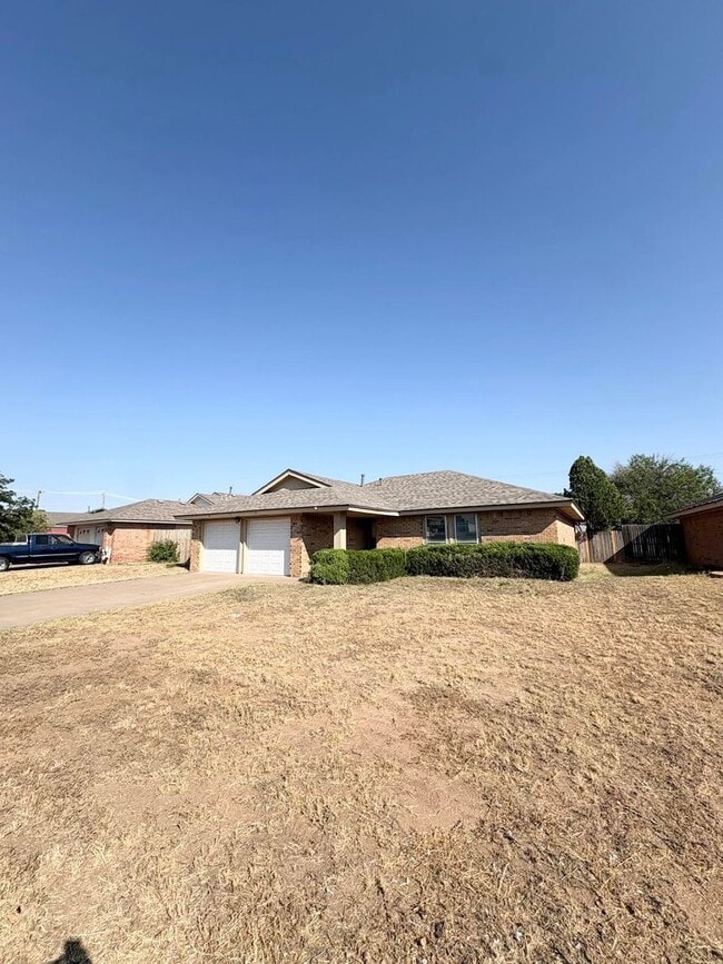 Building Photo - 3 Bedroom 2 Bathroom For Rent