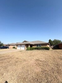 Building Photo - 3 Bedroom 2 Bathroom For Rent
