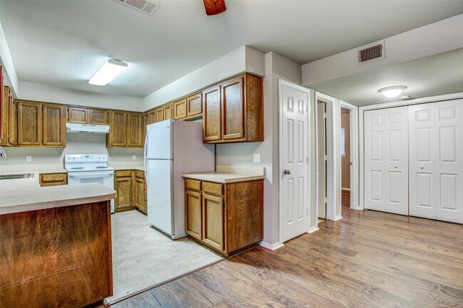Building Photo - 3825 Camelot St