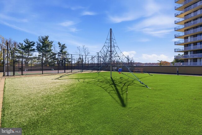 Building Photo - 250 S Reynolds St