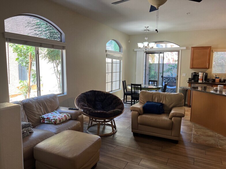 Living - 2402 E 5th St