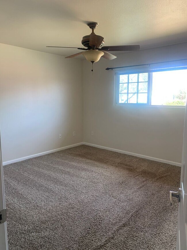 Building Photo - 3 BR 2 BA Available Now