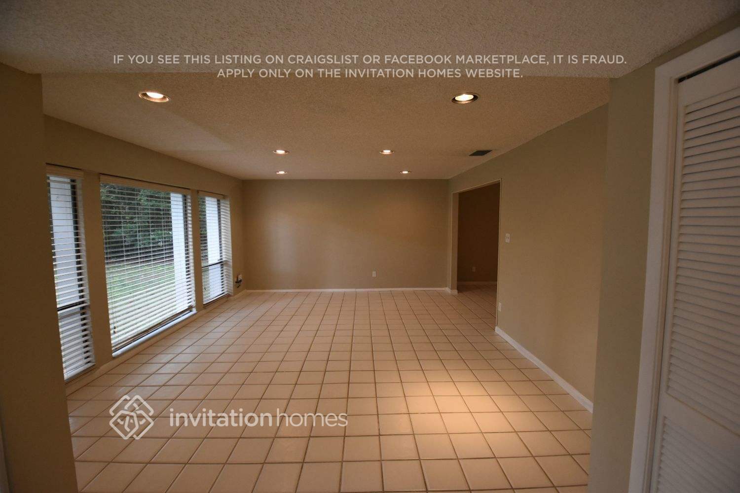 Building Photo - 204 W Ridgewood Ct