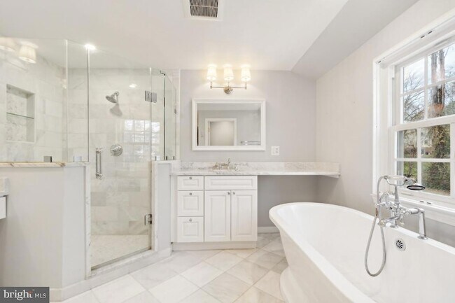 Building Photo - 1200 Forestwood Dr