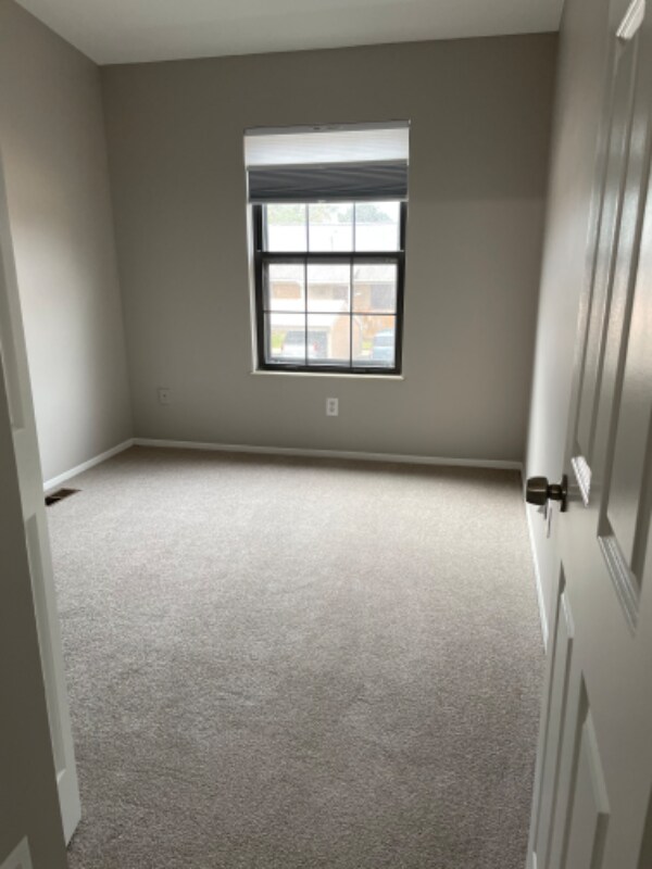 Building Photo - 22098 Edgewater