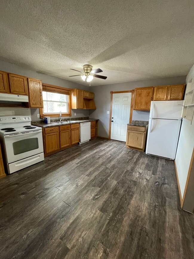 Building Photo - 3 Bed, 1 Bath Home for rent. One level living!