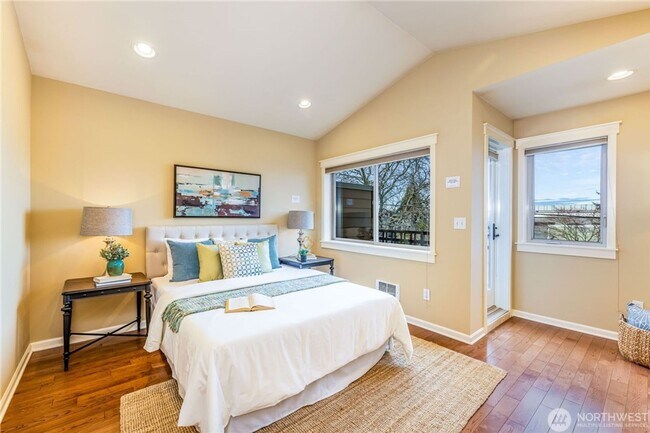 Building Photo - 2bd/2.5ba Seattle Townhome
