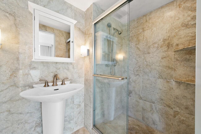 Building Photo - 3003 Terramar St