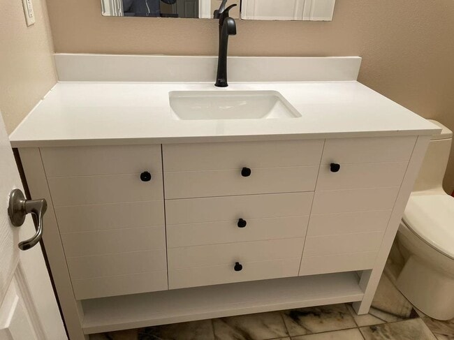 Building Photo - Townhouse w/ Garage & Private Patio, Walking distance to shopping, near highly rated schools