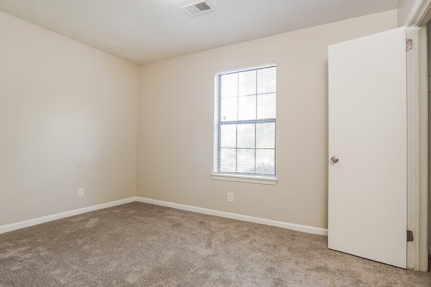 Building Photo - 40 Sunscape Dr