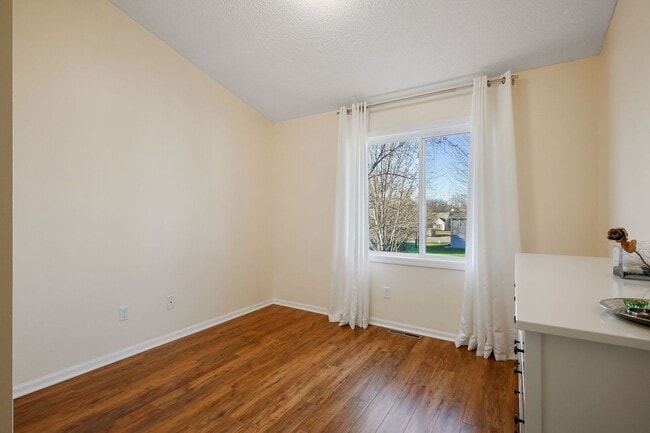 Building Photo - Pet-Friendly 3BR, 1/3.4 Home in Apple Vall...