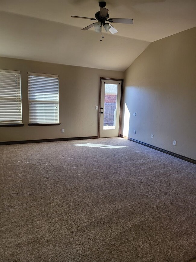 Building Photo - ?Gorgeous Home in the Valencia Neighborhoo...