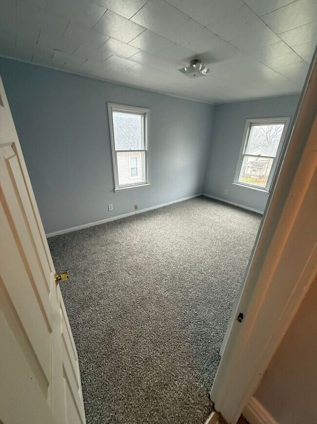 Building Photo - 479 B St