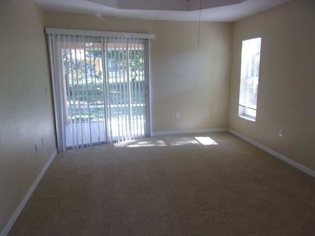 Building Photo - Centrally Located 3 Bedroom Single Family Home