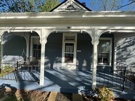 Building Photo - 304 W Pine