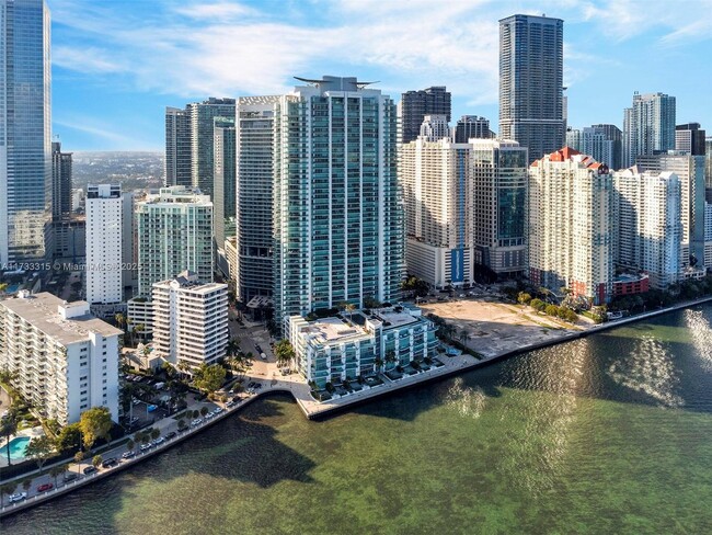 Building Photo - 1331 Brickell Bay Dr