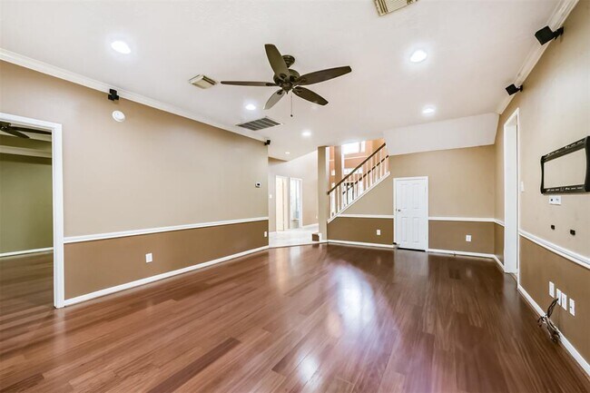 Building Photo - 2427 Shelby Park Dr