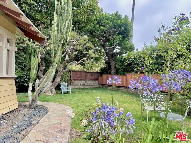 Building Photo - 2216 Meade Pl