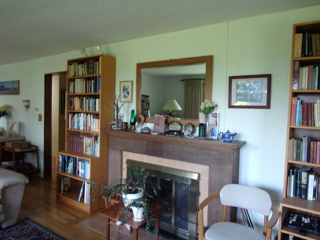Building Photo - 4010 SW Fairhaven Dr