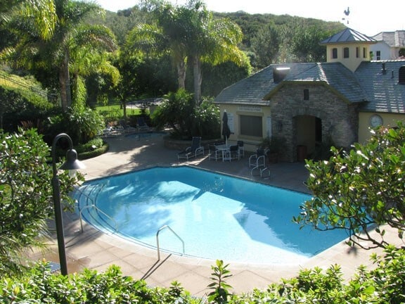 Building Photo - 3 Pavona