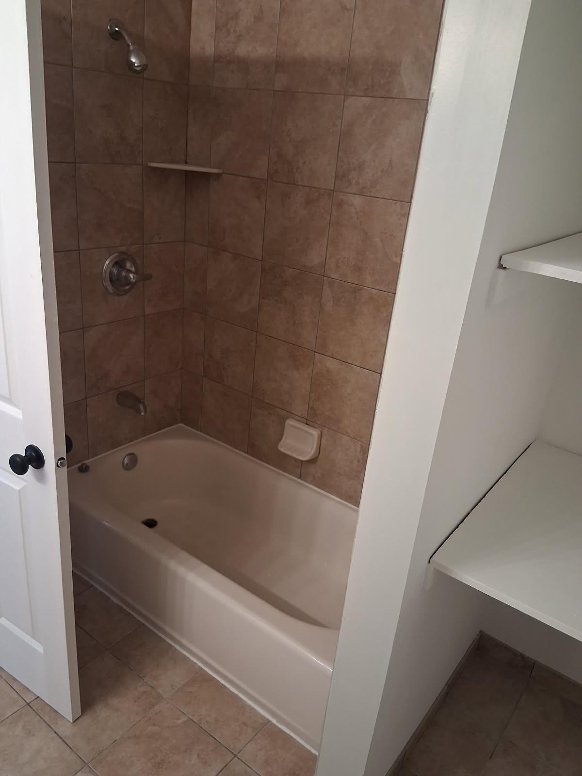 Building Photo - 112 Main St S