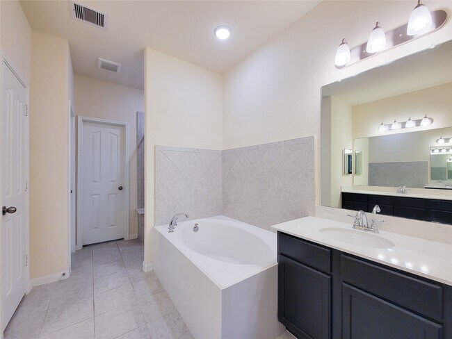 Building Photo - 17018 Taffaine Dr