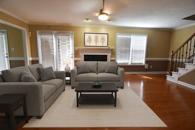 Building Photo - Coming Soon!! 4 Bedroom 2.5 Bath Nicely Renovated with Updated Fixtures! - No Pets
