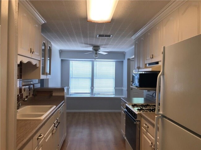 Building Photo - 11922 Swan Dr
