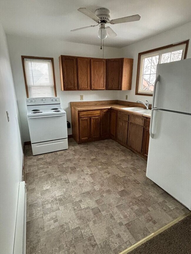 Building Photo - Half Off Your Deposit !!!