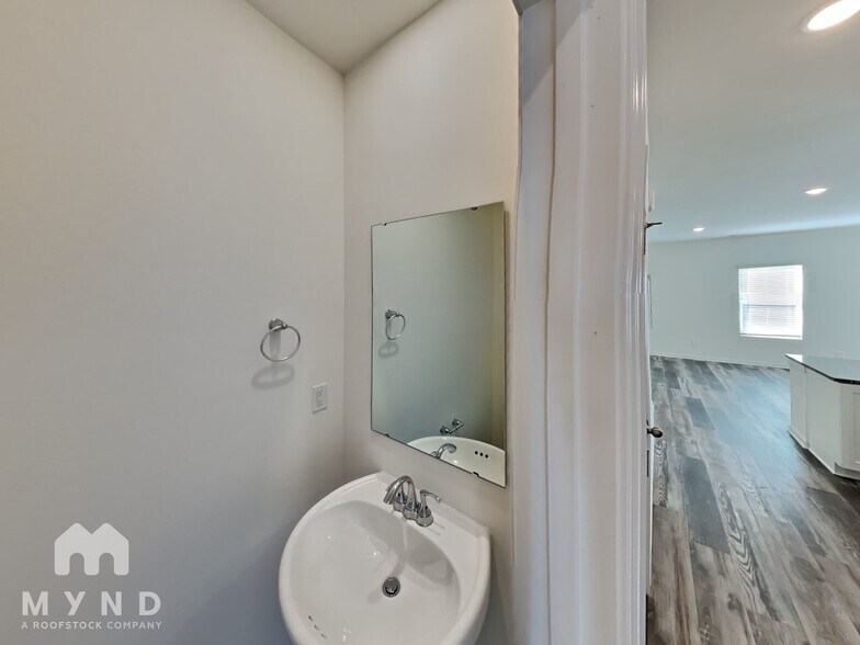 Building Photo - 122b Fosters Gln Pl