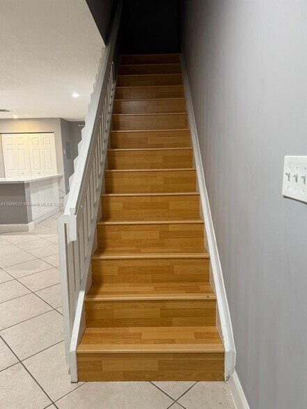 Building Photo - 305 NW 109th Ave