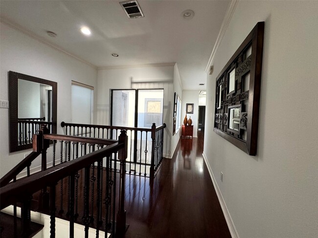 Building Photo - 824 Birdsall St