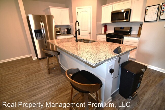 Building Photo - 4 br, 2 bath House - 16017 Olive Grove Dr