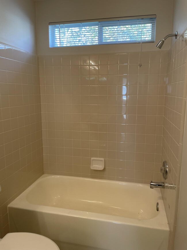 Building Photo - 1167 Innisfree Ct