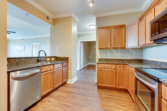 Building Photo - GORGEOUS Waterfront Condo in South Daytona