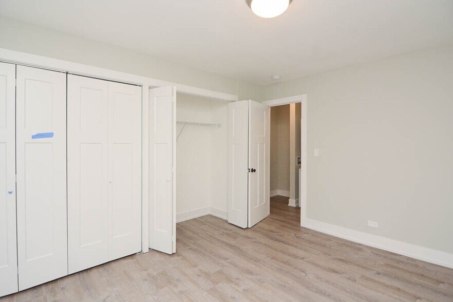 Building Photo - 447 W Surf St