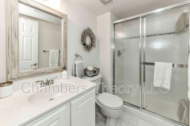 Building Photo - 6866 Melrose Dr