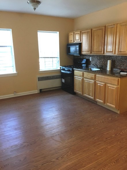 open kitchen / living room - 2615 John F. Kennedy Blvd