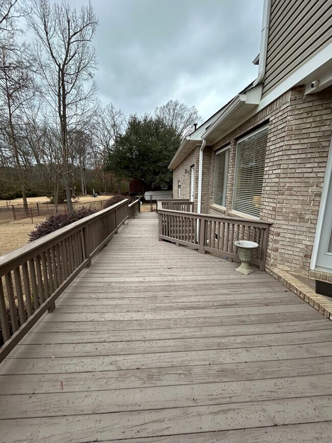 Building Photo - Executive Rental in West Rome $2,595