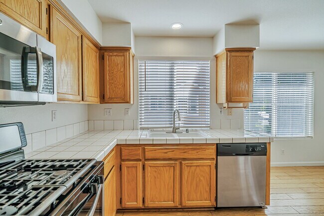 Building Photo - 4902 Hibernia Dr