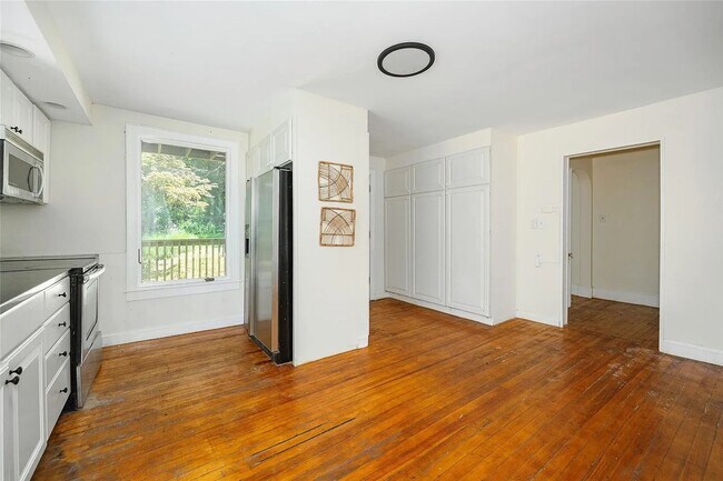 Building Photo - 1432 Lincoln Terrace LLC