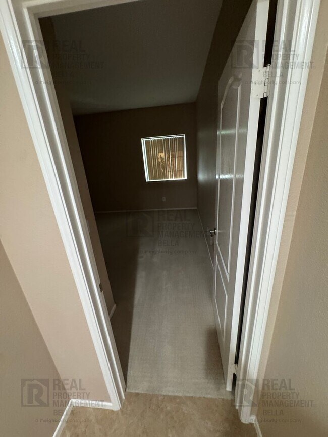Building Photo - 756 Conlon Dr