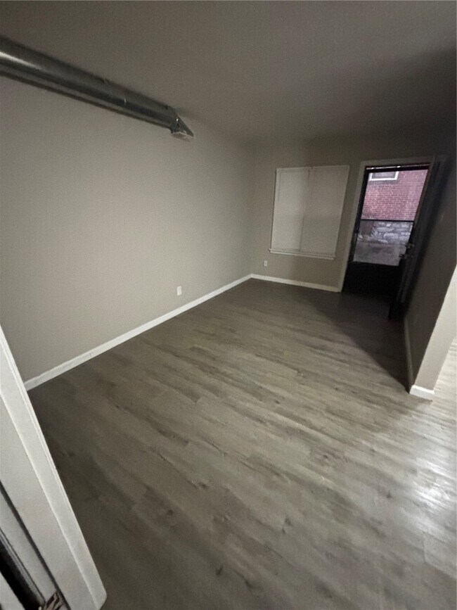 Building Photo - 4025 Hydraulic Ave