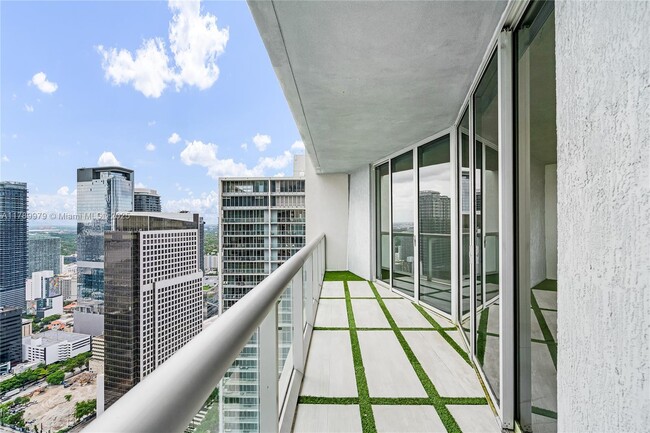 Building Photo - 475 Brickell Ave