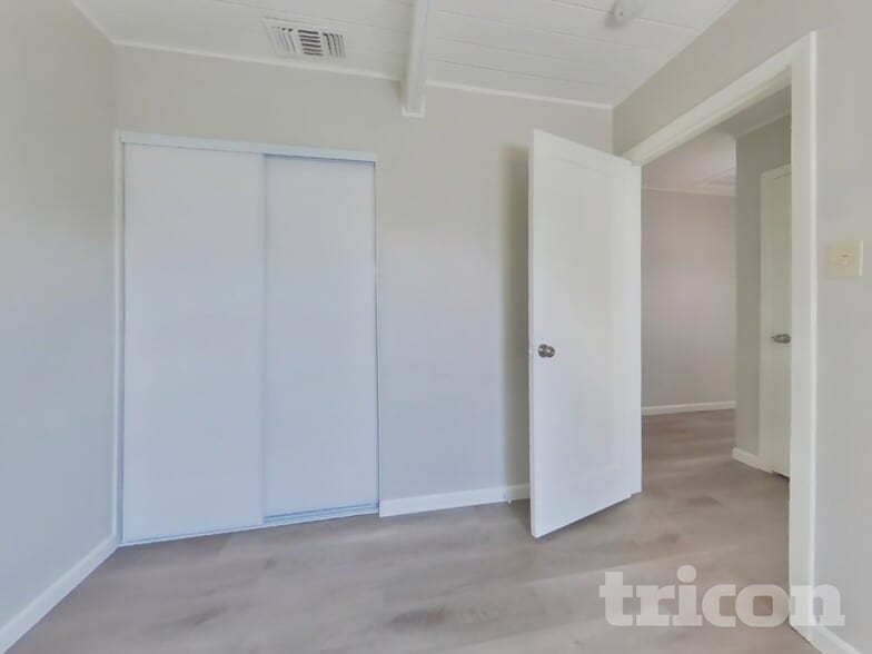 Building Photo - 1475 Knights Row