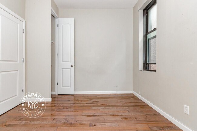 Building Photo - 240 Crown St