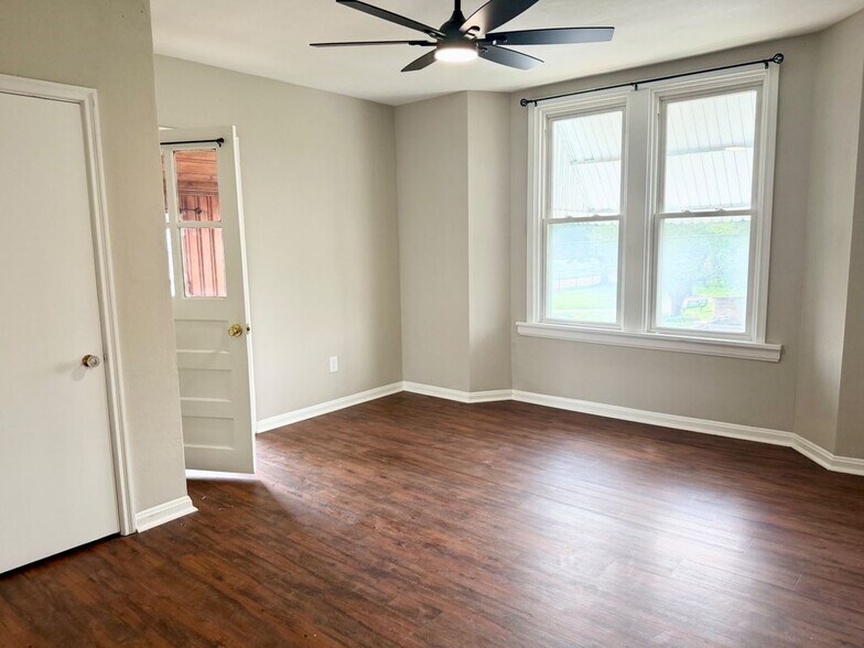 Building Photo - 1928 Macklind Ave