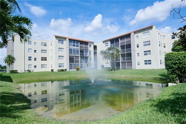 Building Photo - 1830 N Lauderdale Ave