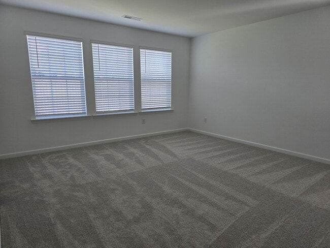 Building Photo - 5525 Hydrangea St