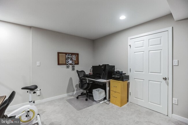 Building Photo - 5454 W Berks St